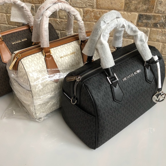 MICHAEL KORS DUGGLE BAG MK SIGNATURE VANILLA BLACK - Picture 7 of 8